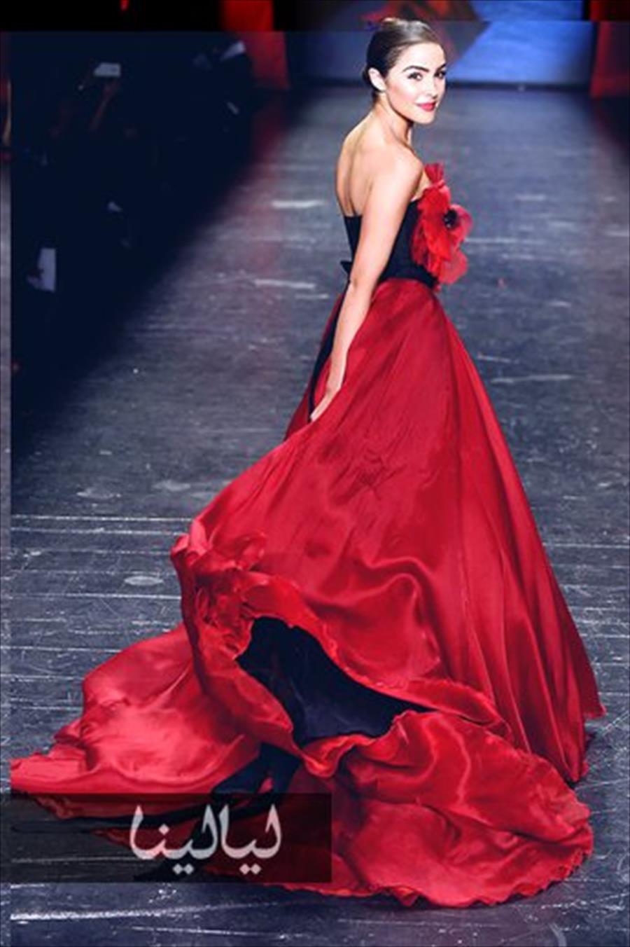 الفساتين الحمراء لدعم مرضى القلب في أسبوع نيويورك للأزياء