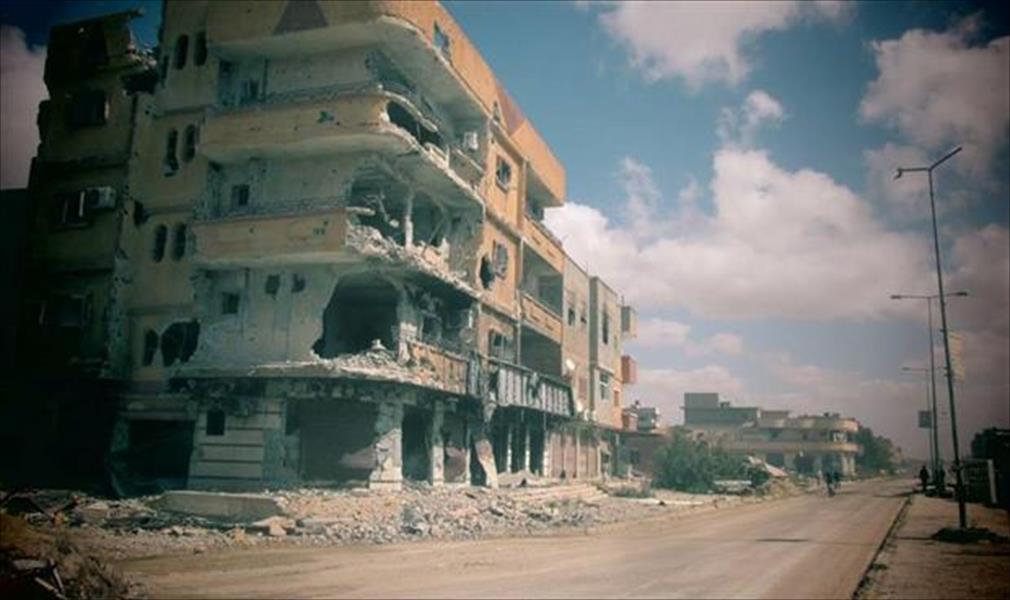 بالصور.. إزالة مخلفات الحرب من شوارع بنغازي وفتح طرق