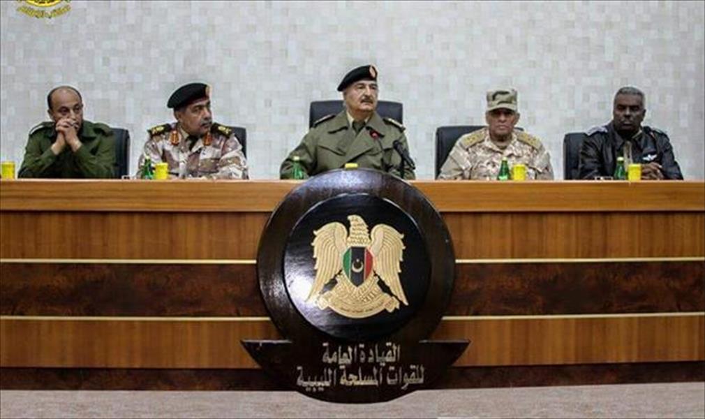 القائد العام للجيش يجتمع مع أمراء محاور القتال في بنغازي