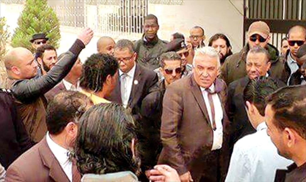 عميد بلدية بنغازي يستقبل الثني في مطار بنينا الدولي