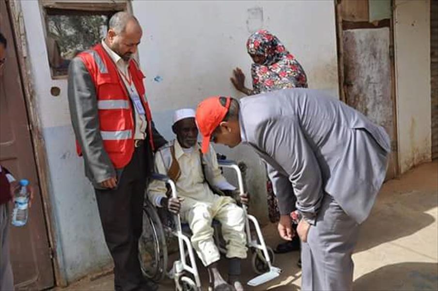 «الهلال الأحمر» الليبي يسيِّر قافلة طبية لنازحي تاورغاء في ترهونة
