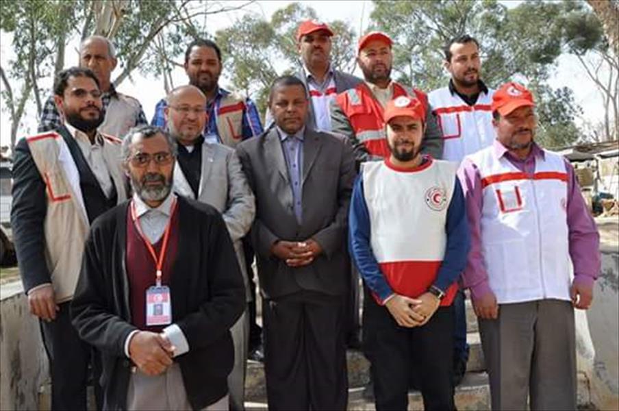 «الهلال الأحمر» الليبي يسيِّر قافلة طبية لنازحي تاورغاء في ترهونة