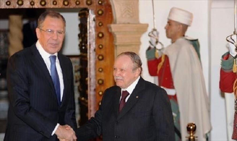 مجلة فرنسية: روسيا تحاول تثبيت قدم لها في ليبيا عبر الجزائر