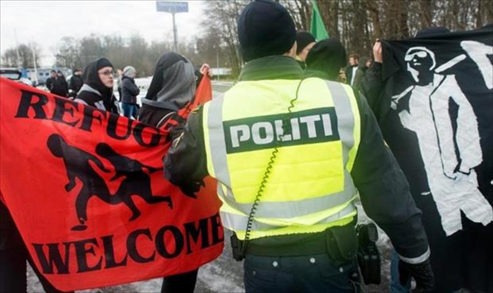 روائية دنماركية متهمة بتهريب اللاجئين إلى السويد