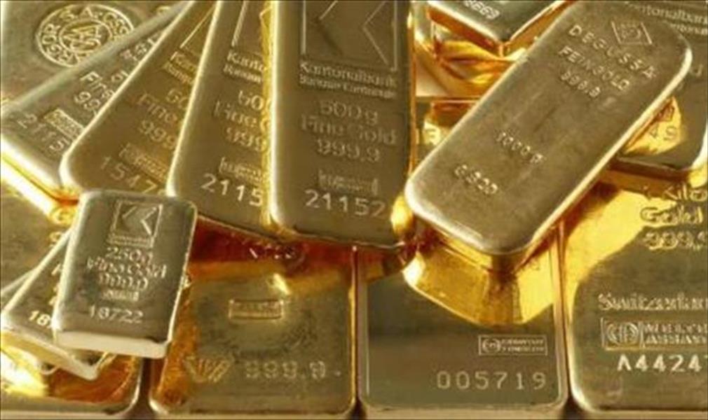 الذهب يتراجع من أعلى مستوى في 13 شهرا مع تعافي الدولار