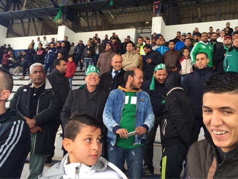 كوبلر يستخدم «دبلوماسية كرة القدم» ويشجع الكرة الليبية