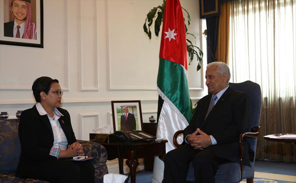 رئيس وزراء الأردن يلتقي وزيرة خارجية إندونيسيا