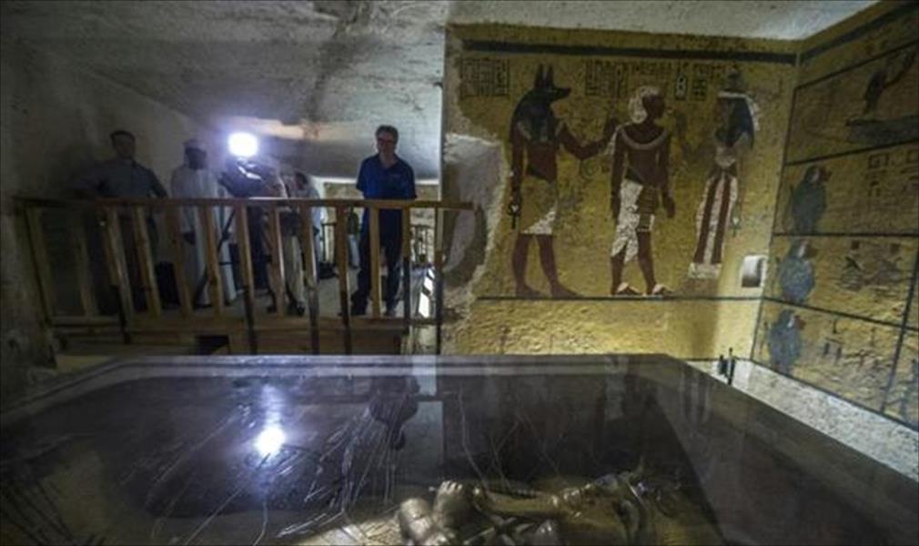 الكشف عن وجود غرفتين مخفيتين في قبر توت عنخ آمون