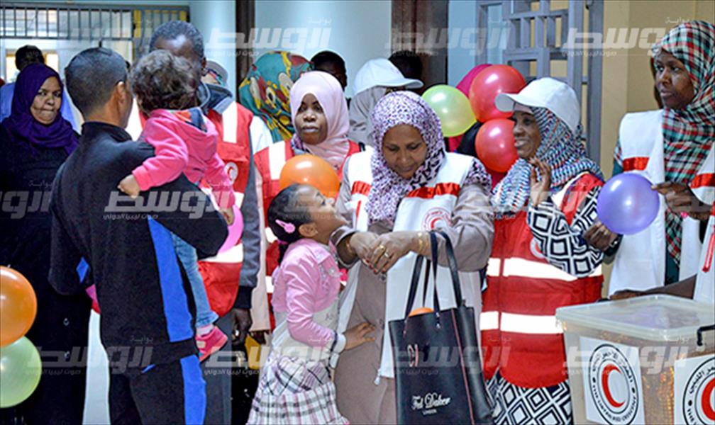 الهلال الأحمر ومركز الأمل يزوران قسم الأطفال بـ«سبها الطبي»