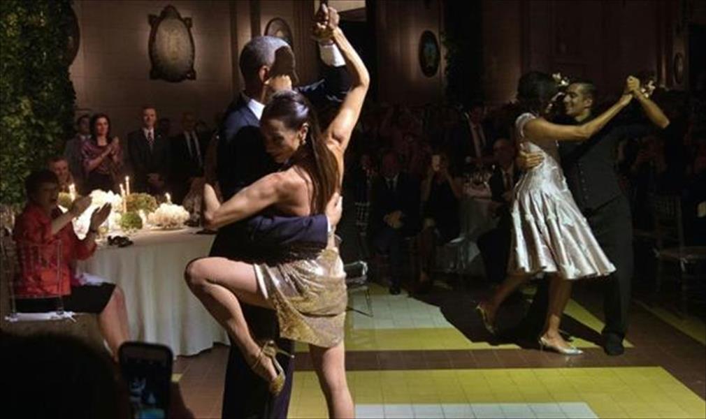 أوباما يرقص التانغو في الأرجنتين