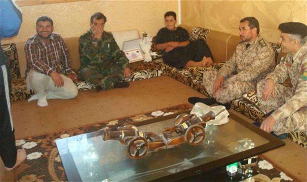 بالصور.. «عمليات صبراتة» تكرّم أصغر محارب ضد «داعش»