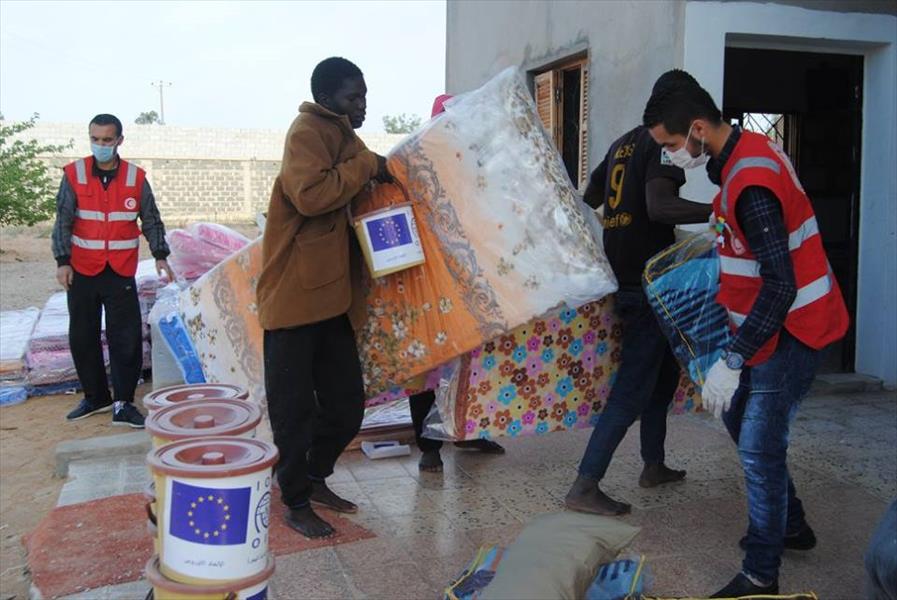 الهلال الأحمر الليبي يتسلم شحنة مساعدات من منظمة الهجرة الدولية