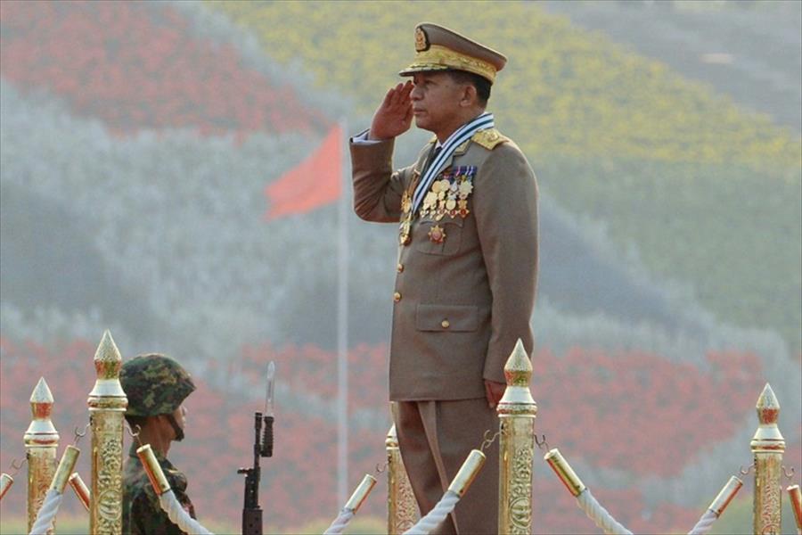 قائد جيش بورما يتعهد بدعم الانتقال الديمقراطي
