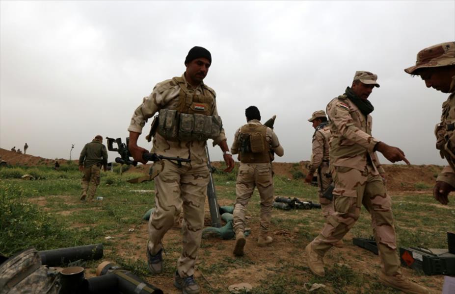 آلاف العراقيين يفرون من معارك «داعش» في نينوى