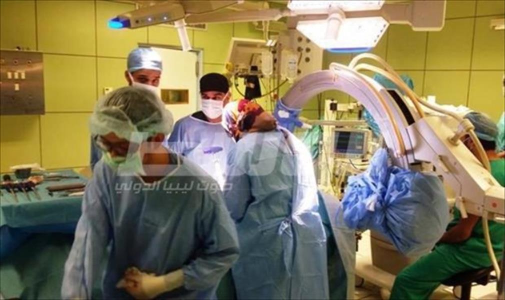 «بنغازي الطبي» يعالج مشكلة الأسِرَّة المعطوبة بقسم الولادة