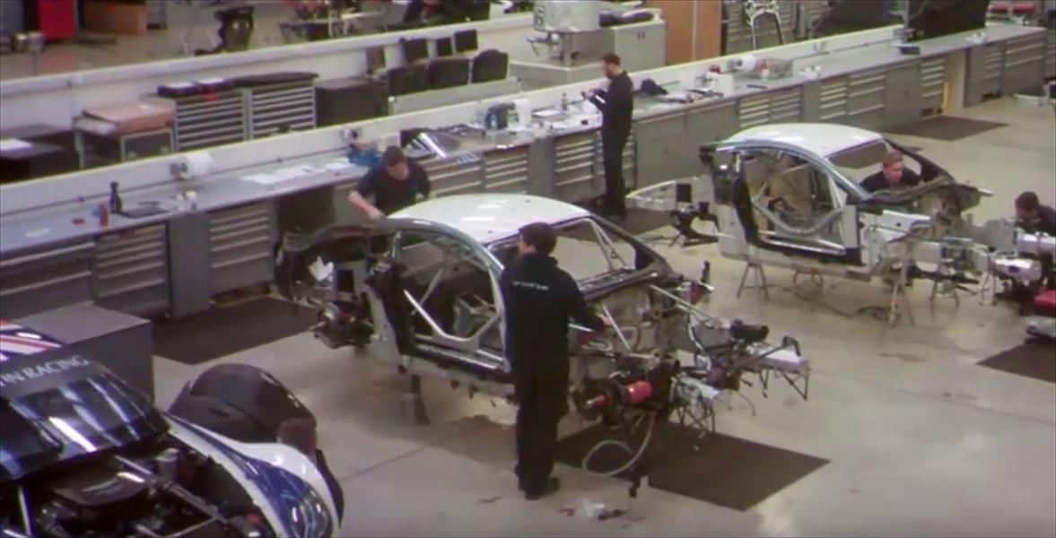 بالفيديو عملية تجميع سيارة «أستون مارتن V8» في 60 ثانية