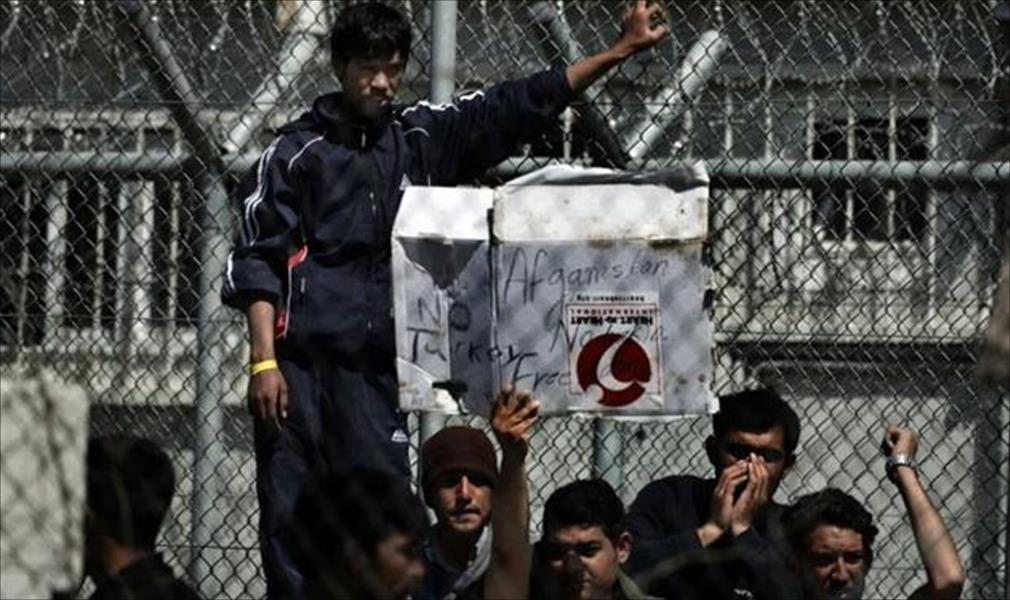 اليونان تعتزم إبعاد مهاجرين جدد لتركيا.. واللاجئون يفرون من المخيمات