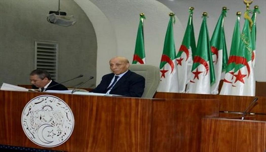 توافق بين الجزائر وبرلين على حل الأزمة الليبية بعيدًا عن العنف
