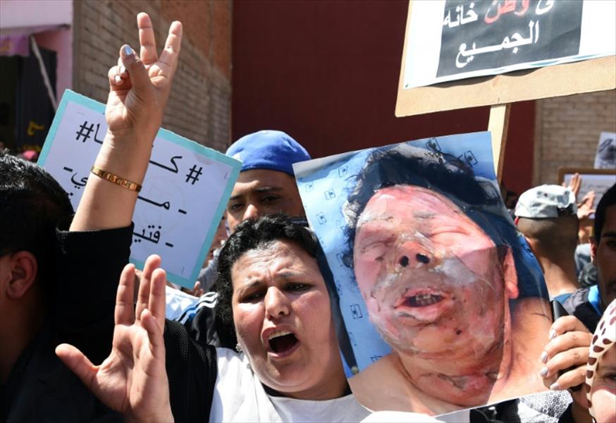 باعة مغاربة يطالبون بالتحقيق في وفاة امرأة أحرقت نفسها