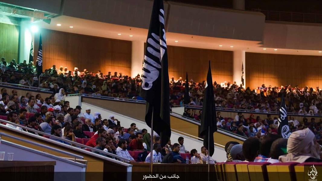 بالصور: داعش يقيم «حفل تخرج للدورة الشرعية» في سرت