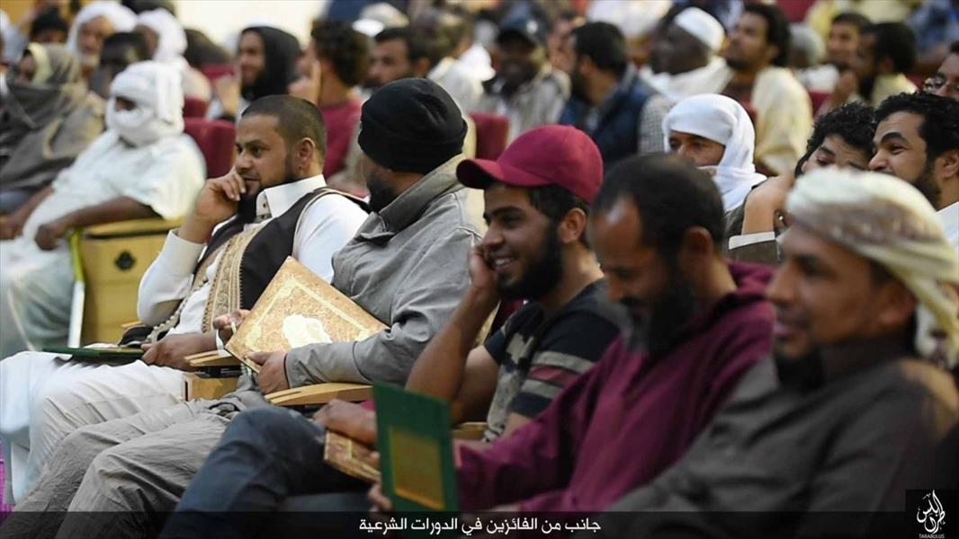 بالصور: داعش يقيم «حفل تخرج للدورة الشرعية» في سرت