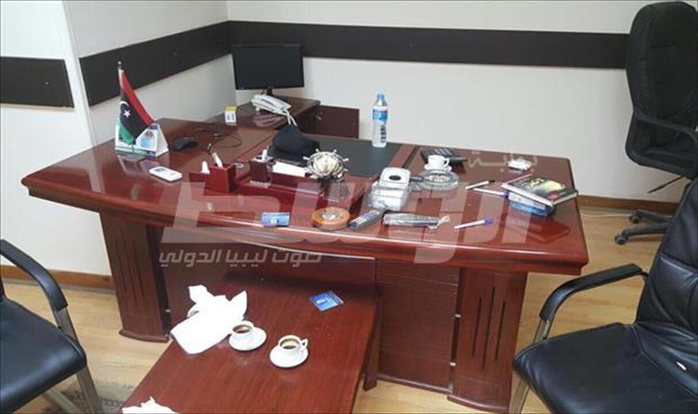 بالصور: القائم بالأعمال السابق يعتدي على موظفي السفارة الليبية لدى القاهرة
