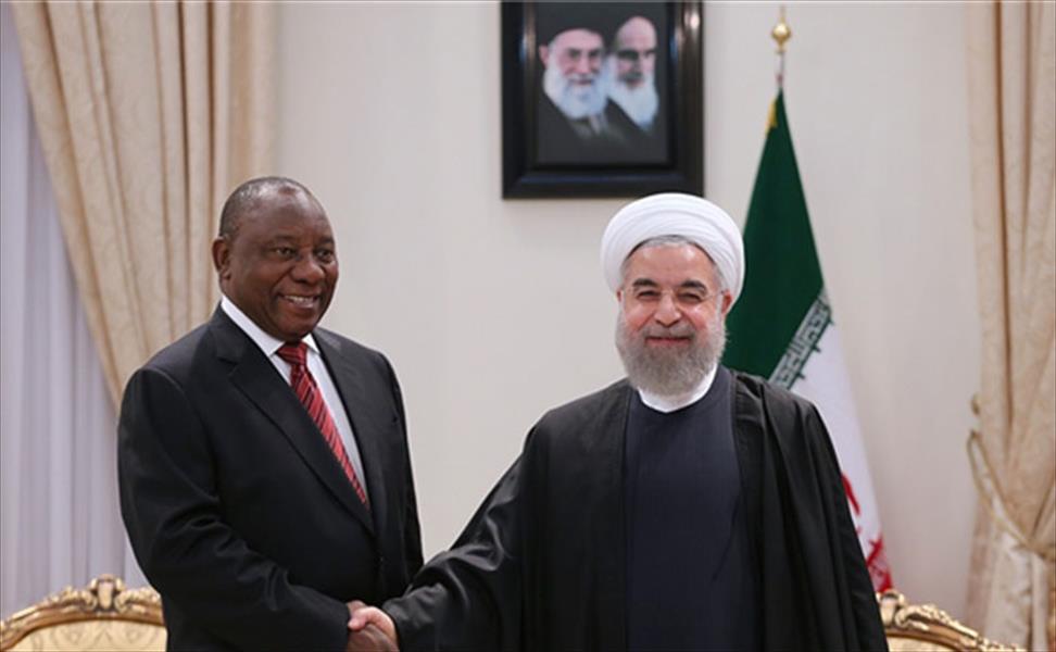 الرئيس الإيراني يلتقي نظيره الجنوب أفريقي