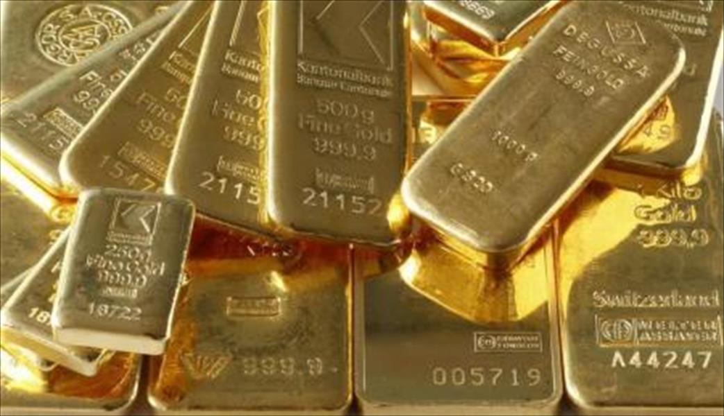 الذهب يتماسك مدعومًا بهبوط الدولار