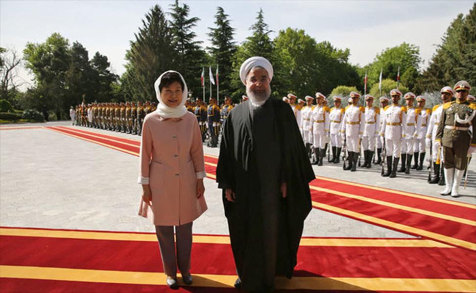 الرئيس الإيراني يلتقي رئيسة كوريا الجنوبية