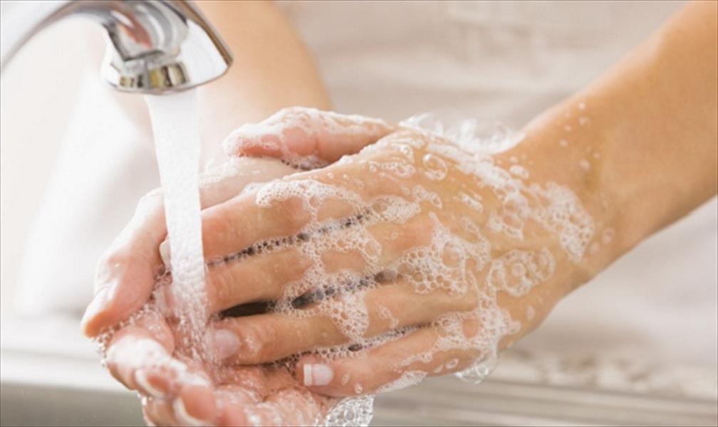 حقائق صادمة عن غسل اليدين بالماء دون صابون