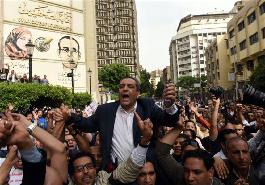 حبس نقيب الصحفيين المصريين السابق سنة مع إيقاف التنفيذ
