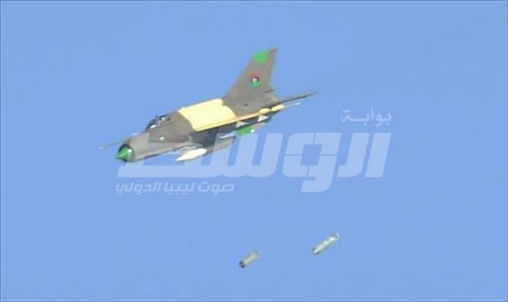 سلاح الجو يستهدف مواقع وتجمعات «داعش» غرب بنغازي