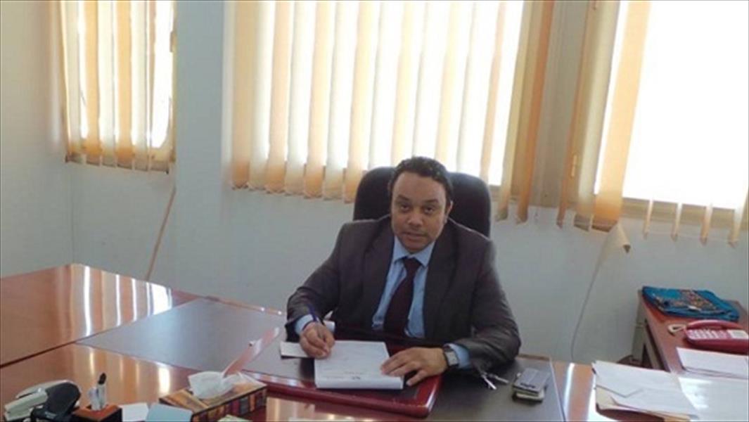 «بلدي بنغازي» يسلم وكيل وزارة الصحة مليون دينار 