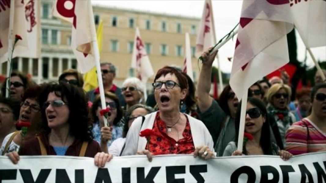 الشرطة اليونانية تفرق تظاهرات ضد «التقاعد» أمام البرلمان 