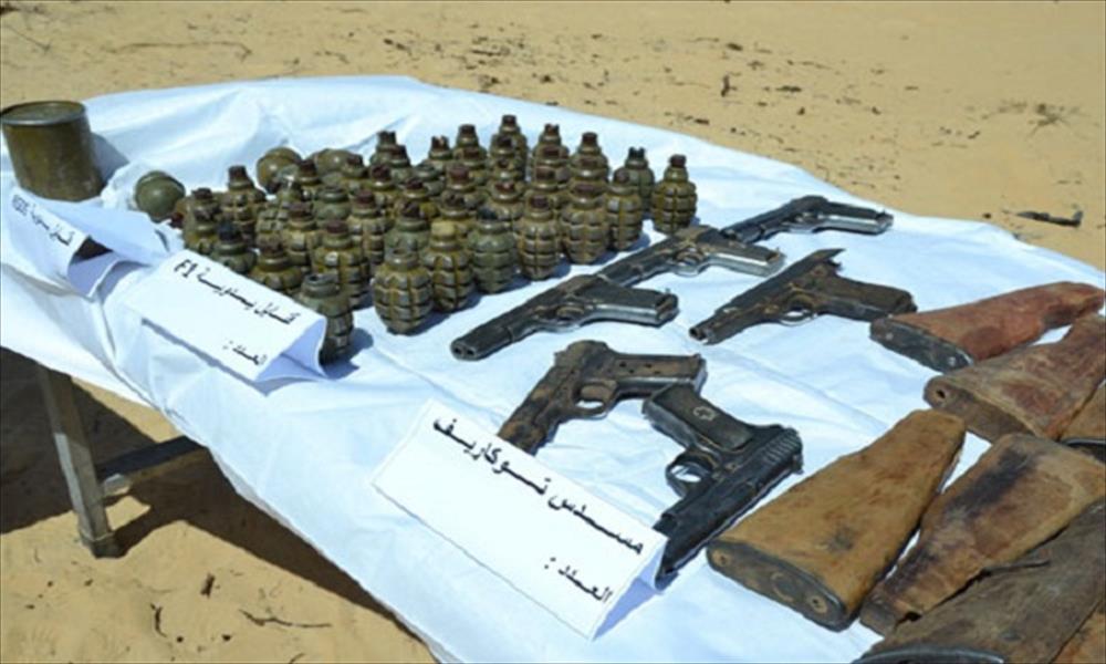 توقيف قيادي بالقاعدة وضبط أسلحة قرب الحدود الجزائرية مع ليبيا وتونس