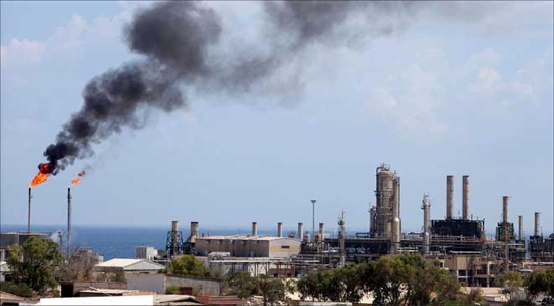 الحراري: حصار ميناء الحريقة يتسبب في توقف إنتاج حقول نفطية خلال شهر