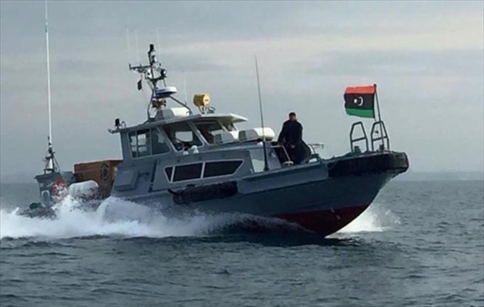 حرس السواحل يضبط سفينة تهريب وقود الديزل شمال أبوكماش