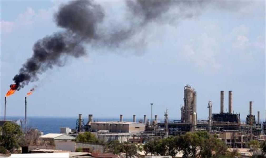 «فاينانشيال تايمز»: الفصائل المتنافسة في ليبيا تضغط بـ«ورقة النفط»