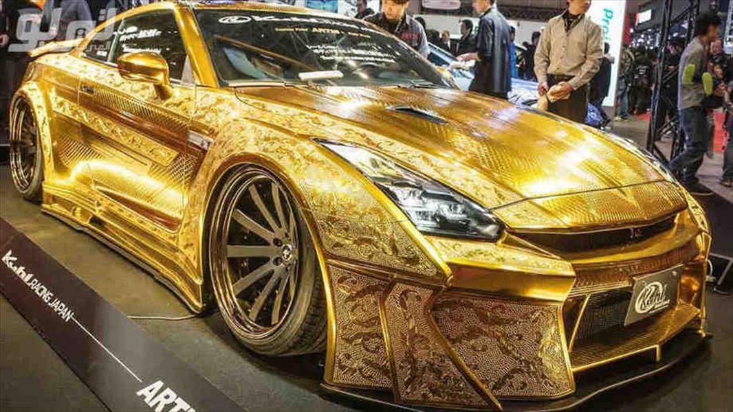 نيسان GT-R مذهلة بطلاء من الذهب