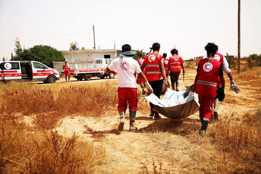اخراج 4 جثث من مقبرة جماعية في الفعكات ببنغازي 