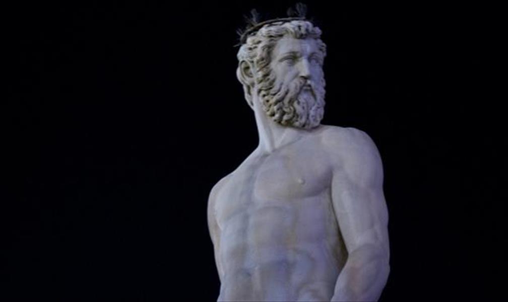 كسر ساق تمثال إغريقي في ميلانو الإيطاليّة