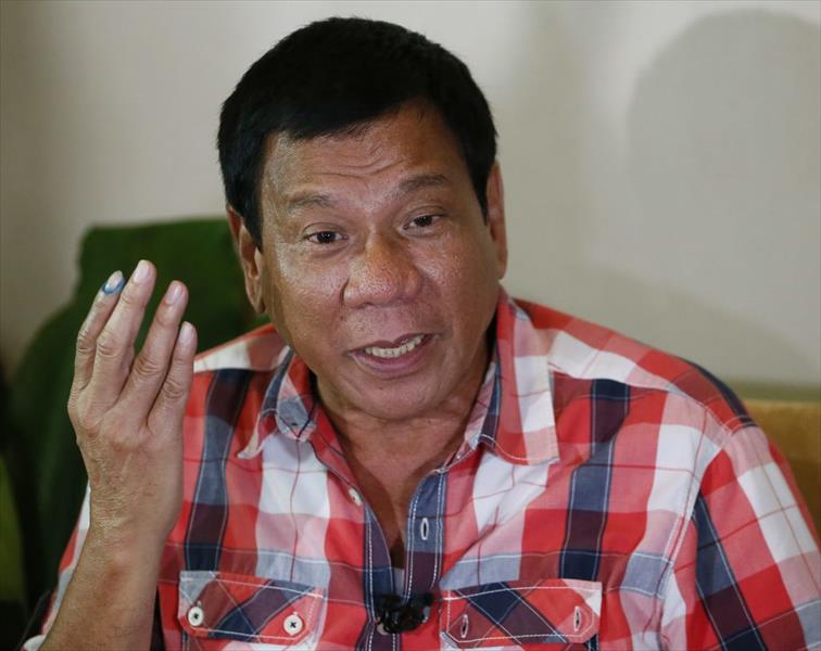 الرئيس الفلبيني يمد يده بالسلام للمتمردين