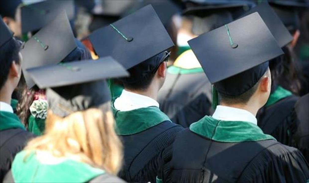 لمنع الإصابات.. جامعة بريطانية تمنع رمي القبعات عند التخرج