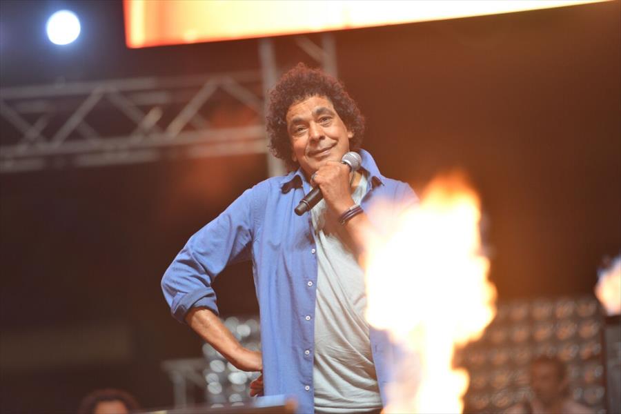 بالصور: محمد منير يتألق في حفل ستاد الهوكي