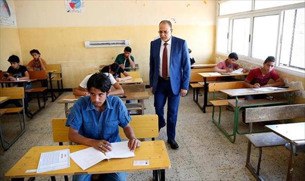المريمي يتفقد سير امتحانات الشهادة الإعدادية بمدارس البيضاء