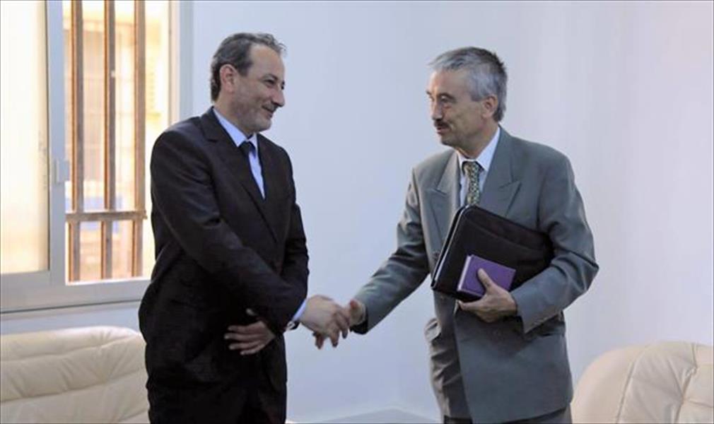 البرغثي يستقبل السفير البريطاني في ليبيا
