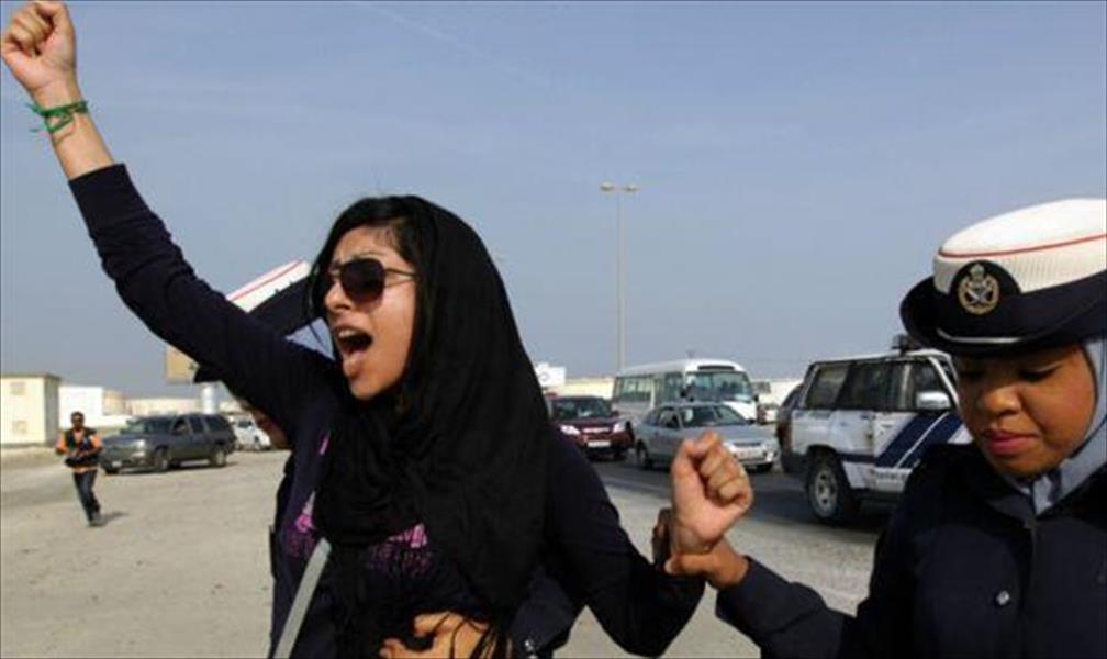 البحرين تفرج عن زينب الخواجة ورضيعها