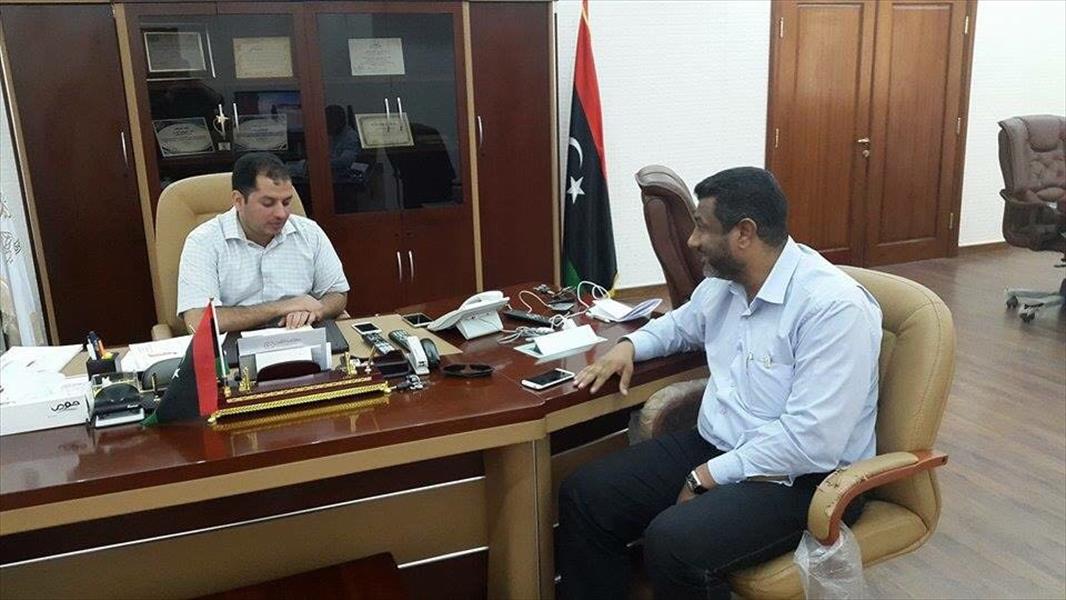 بالتمر يباشر مهامه على رأس بلدية بنغازي بمناقشة أزمة الكهرباء