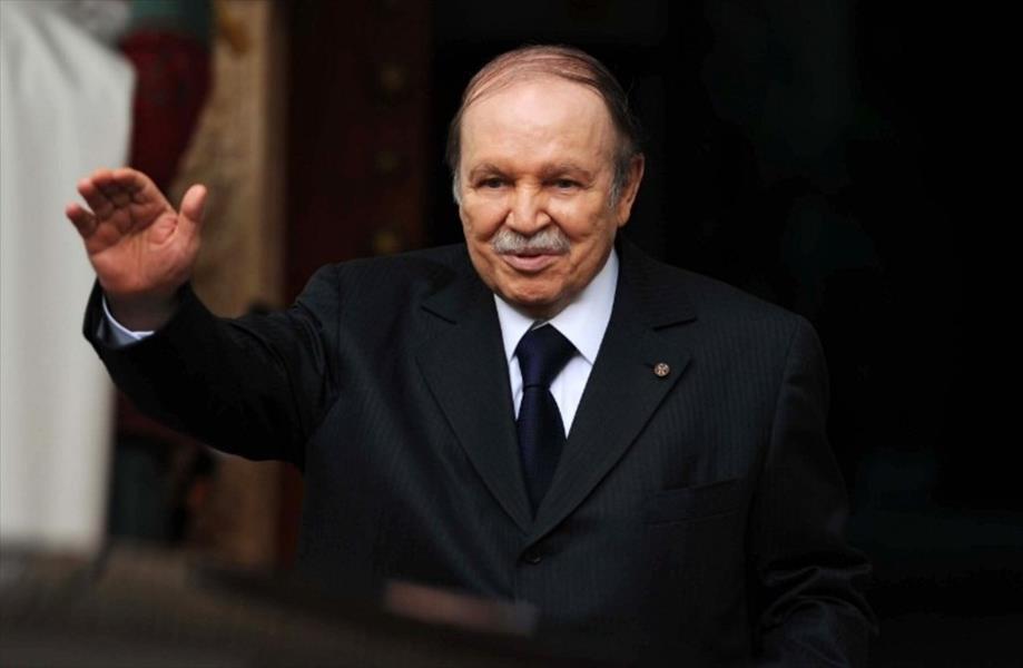 انهيار أسعار النفط والأزمة الاقتصادية يقيلان وزيرين في الجزائر