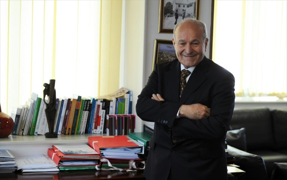 القضاء الجزائري يجمد صفقة بيع مجموعة «الخبر» الصحفية